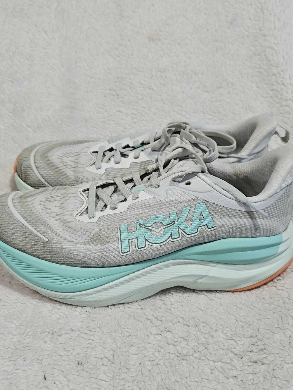 Hoka One One Women's Skyflow Running Sneaker Shoes, Size 8.5 B US
